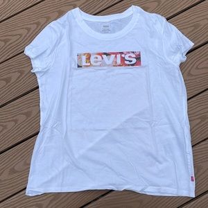 Levi’s T-shirt